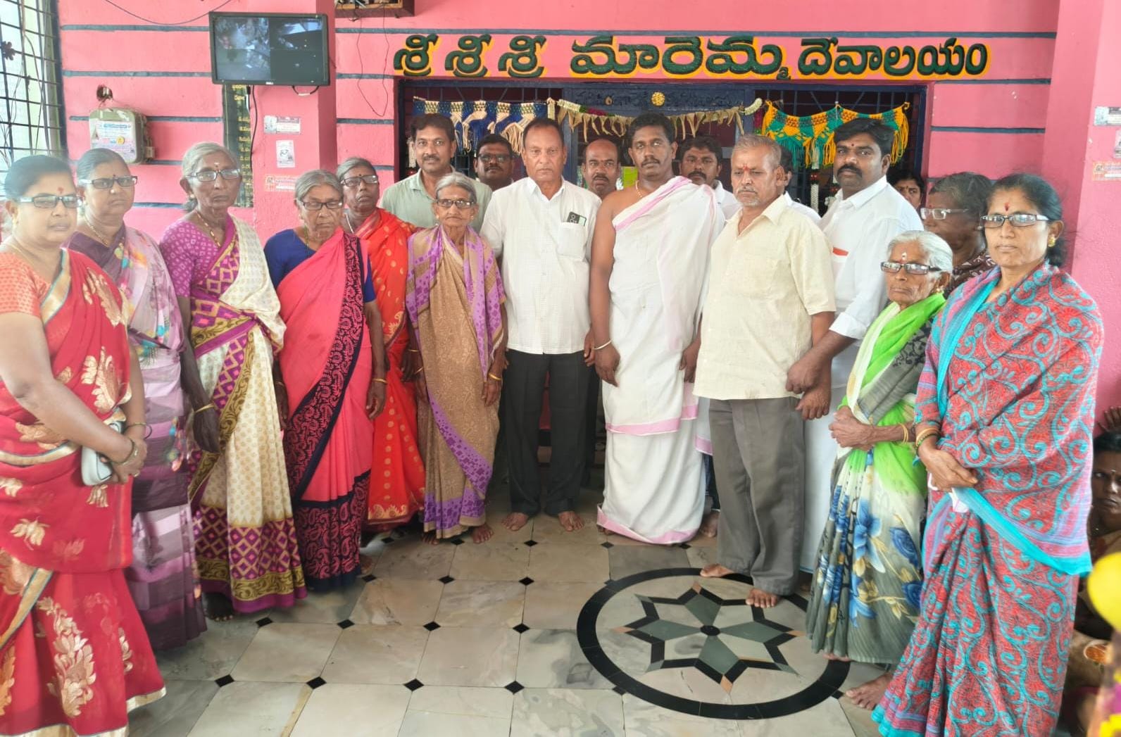 శ్రీ మారేమ్మ దేవాలయంలో పోతుల రామకృష్ణారెడ్డి ఆధ్వర్యంలో కంటి అద్దాల పంపిణీ