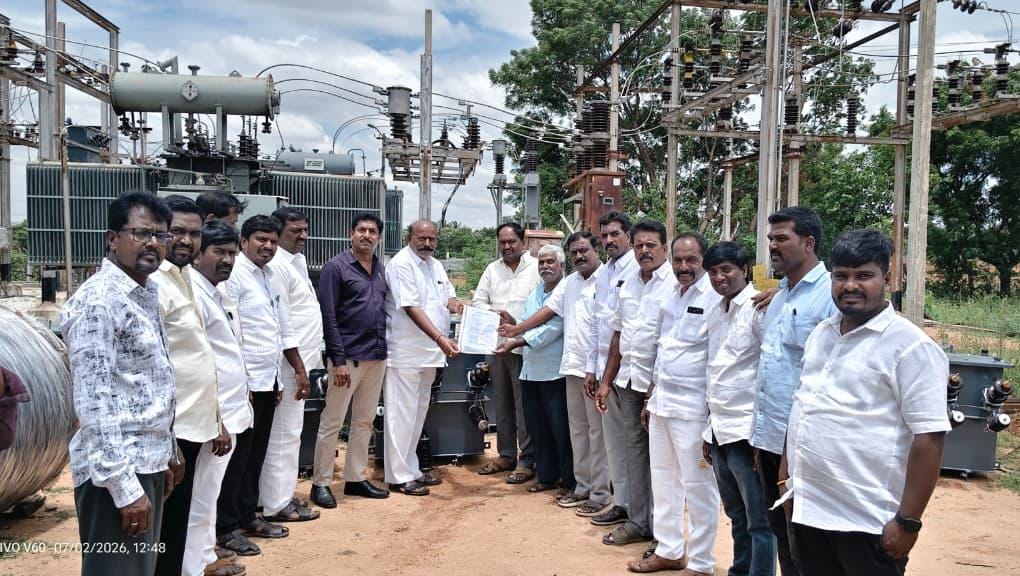 రైతులకు నాణ్యమైన విద్యుత్ సేవలే లక్ష్యం – గుమ్మయ్యగారిపల్లిలో ట్రాన్స్‌ఫార్మర్ల పంపిణీ