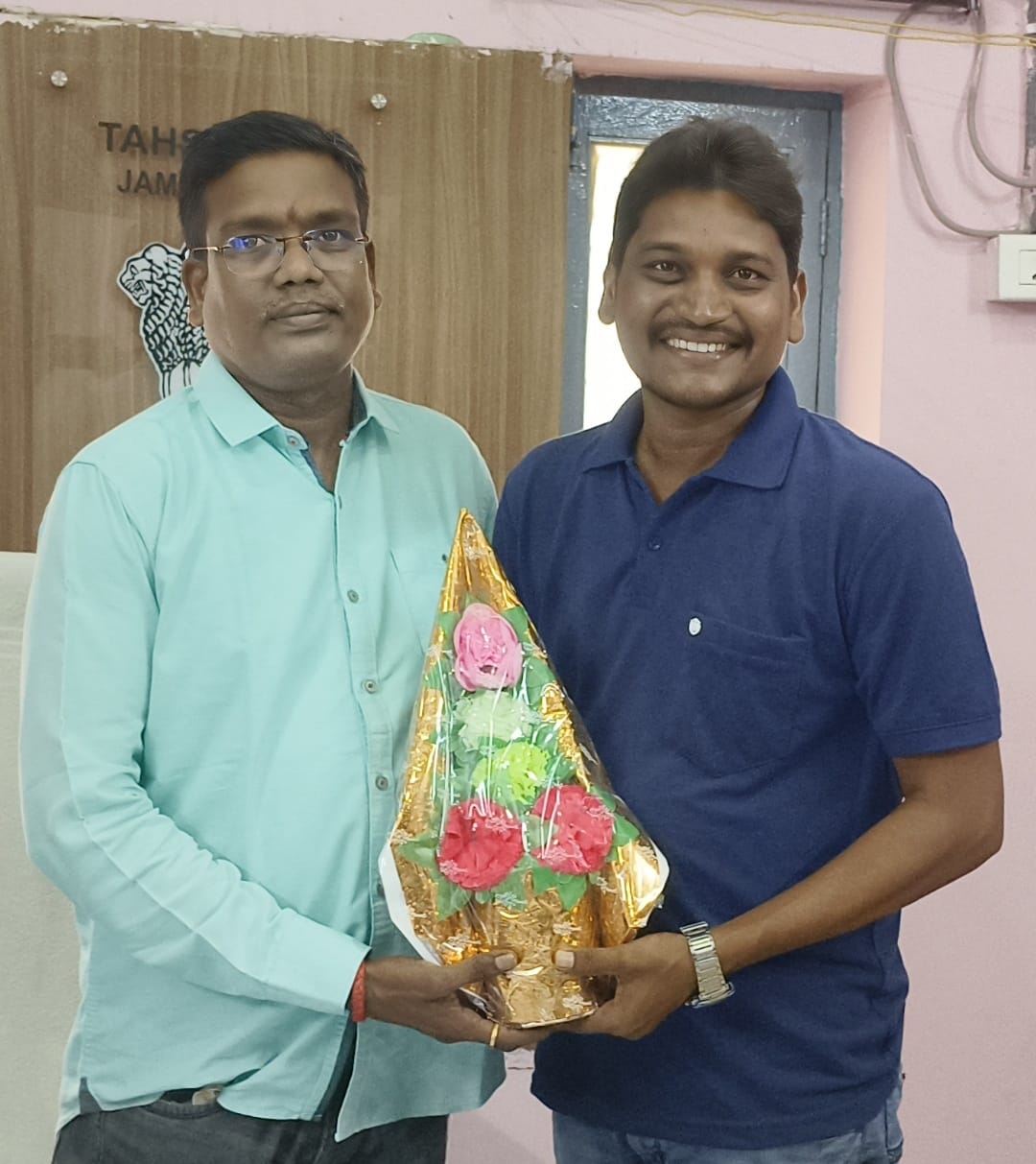 జమ్మికుంట తహసీల్దార్‌తో జర్నలిస్టుల మర్యాదపూర్వక భేటీ