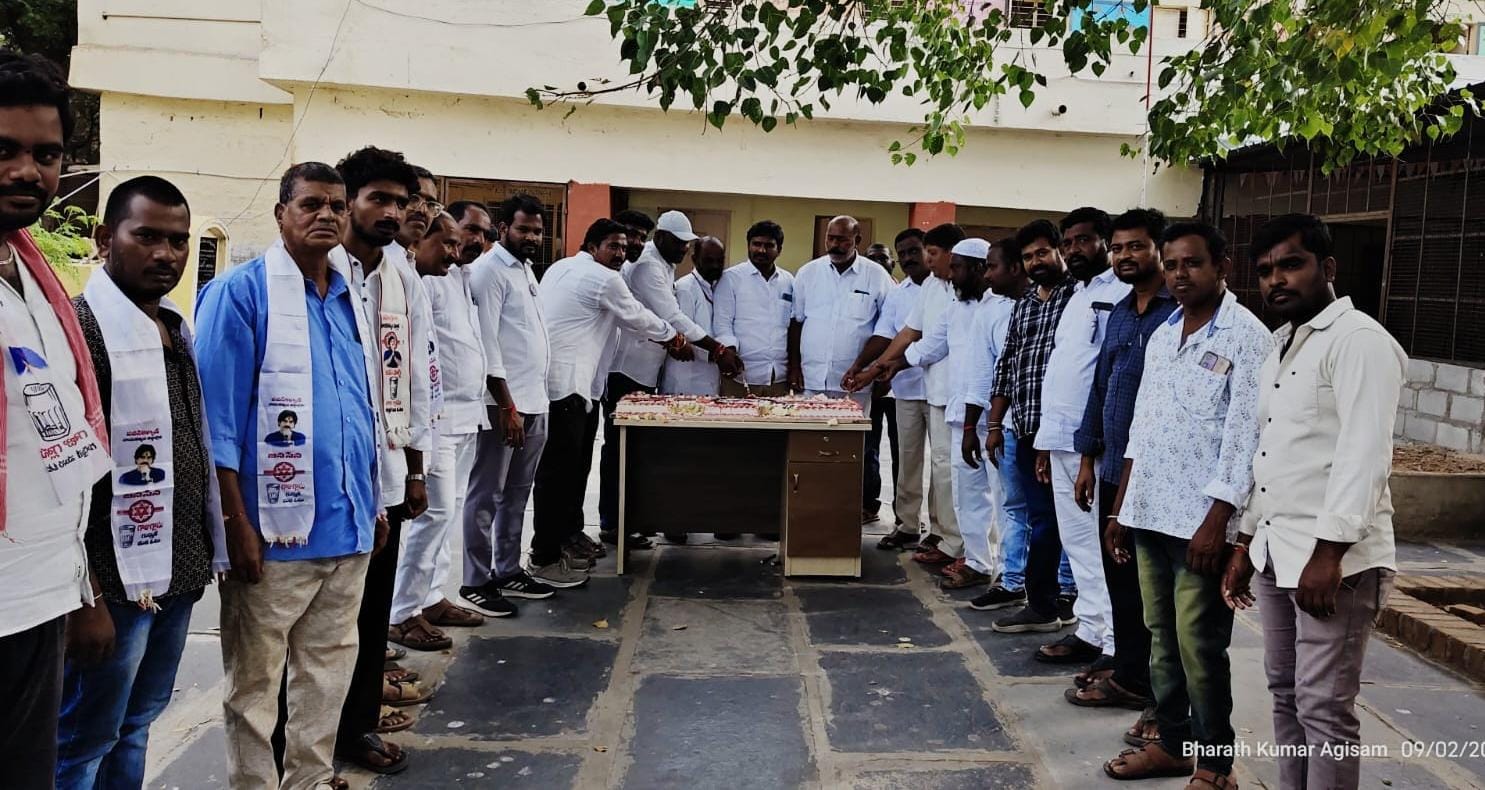 గోరంట్లలో ఘనంగా ఉప ముఖ్యమంత్రి పవన్ కళ్యాణ్ జన్మదిన వేడుకలు