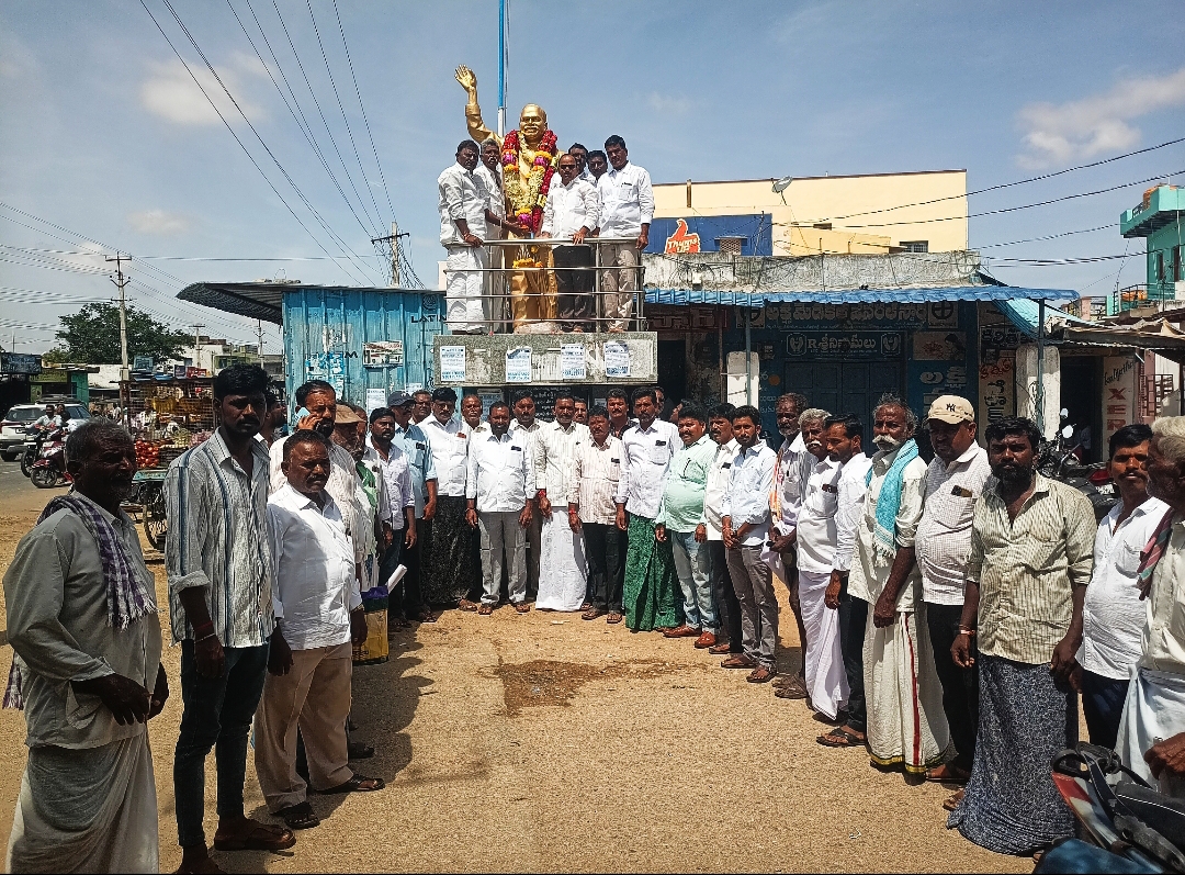 ఘనంగా డాక్టర్ వైయస్ రాజశేఖర్ రెడ్డి వర్ధంతి