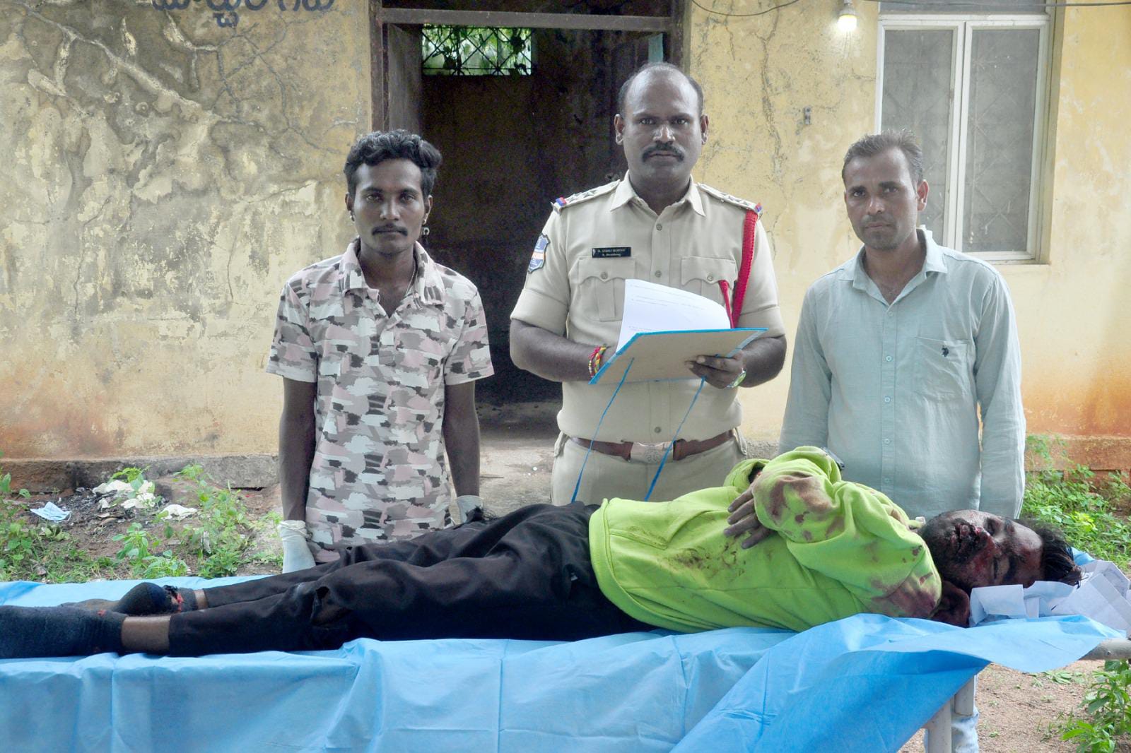 లారీ – ద్విచక్ర వాహనం ఢీకొని వ్యక్తి అక్కడికక్కడే మృతి