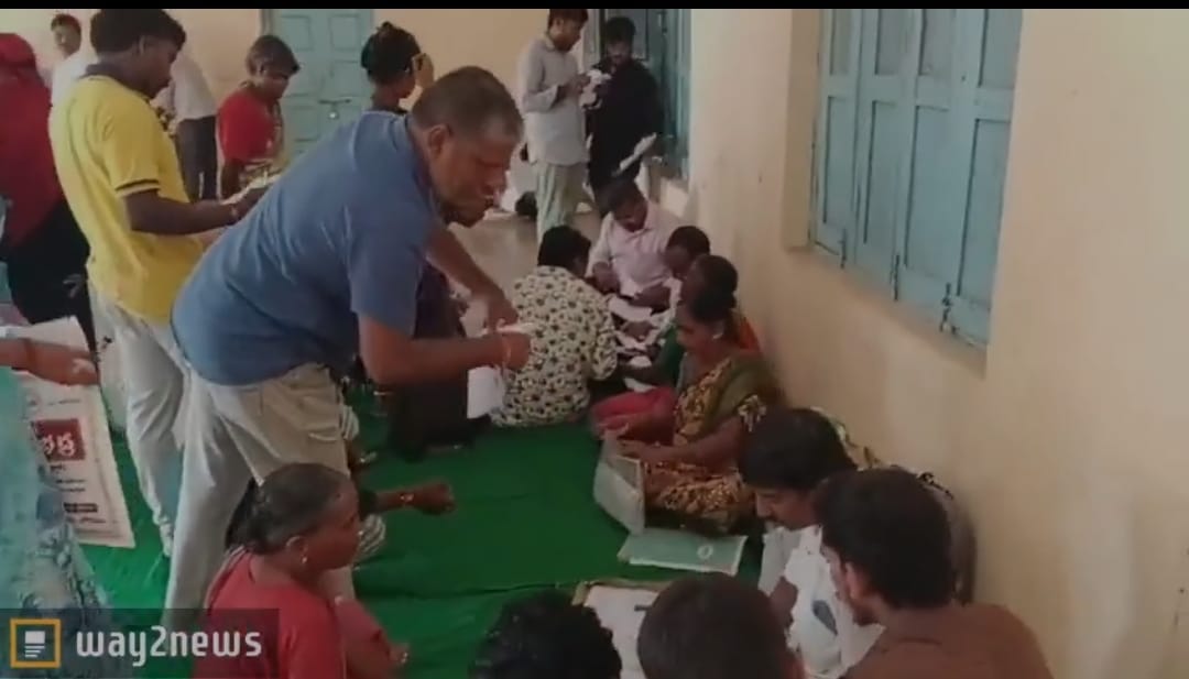 టేక్మాల్: ఎస్ఐఆర్ పత్రాల స్వీకరణ