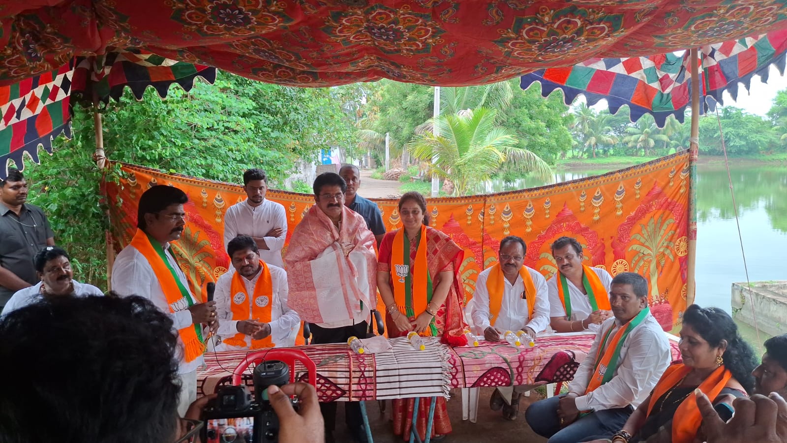 కపిలేశ్వరపురంలో ‘మన ఊరు–మన జెండా’ కార్యక్రమం – బీజేపీ జెండా ఆవిష్కరించిన ఎమ్మెల్యే నల్లమిల్లి